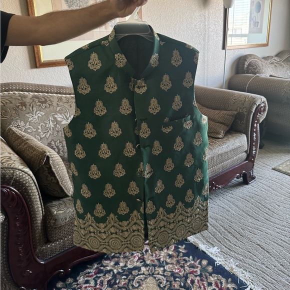 Men’s brand new Indian desi Pakistani traditional vest coat green gold size M - Picture 1 of 4
